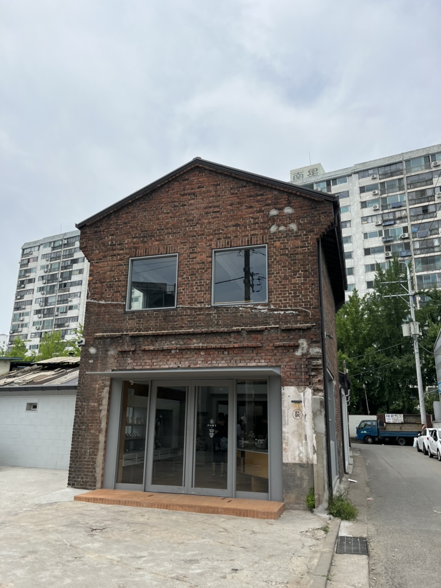 문래동에 있는 힙 카페, 커피보다 빵이 더 맛있다! 폰트 가게 15