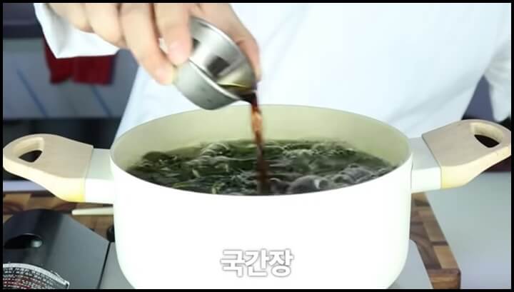 맛있는 소고기미역국 만드는법 소고기를 굽지 마세요! 미역국 맛있게 끓이는법 11