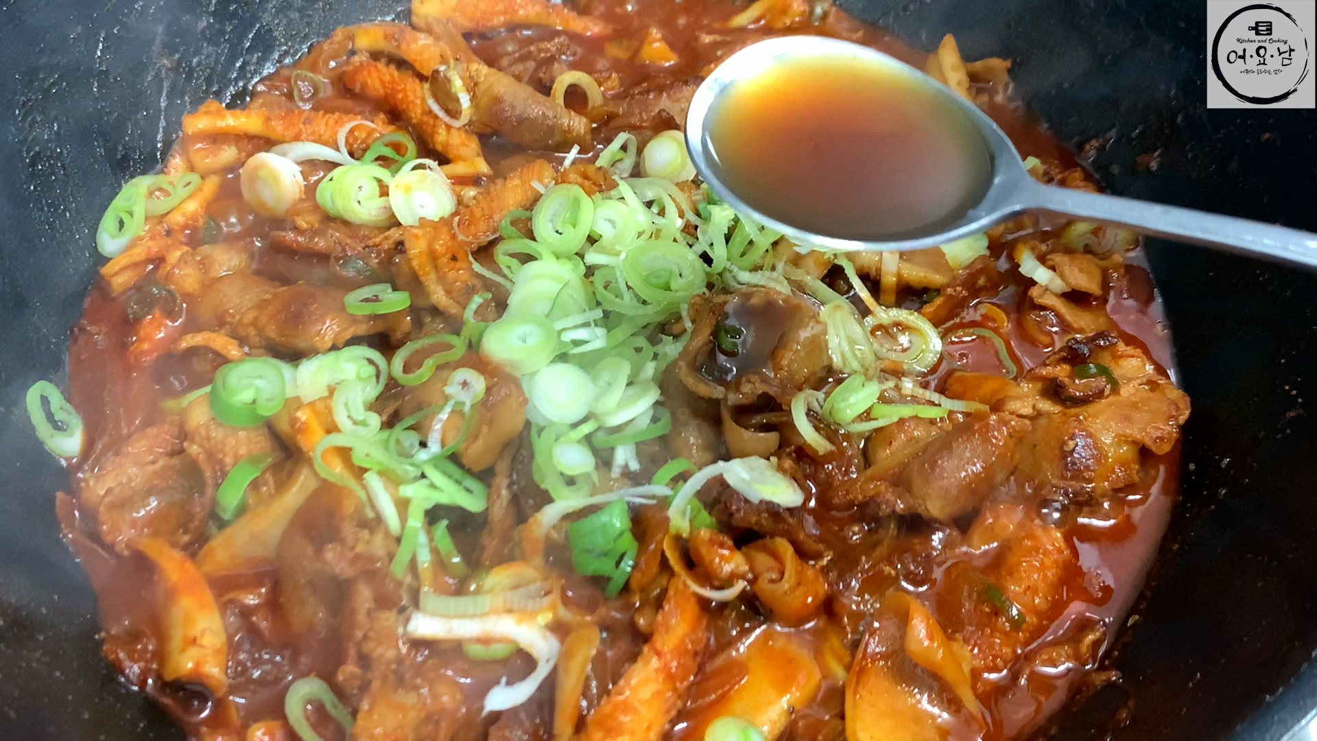 오삼비빔국수_참기름넣기