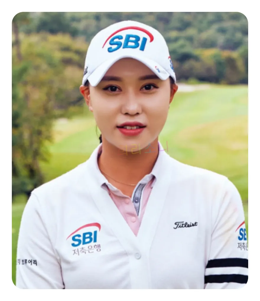 SBI 유니폼을 입고 정면샷을 찍은 문정민 프로
