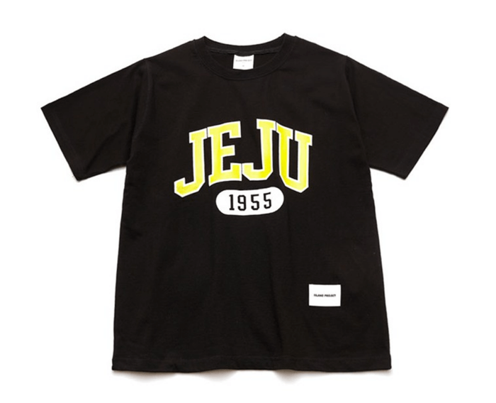  우리들의 블루스 (3회) 이정은 티셔츠 _ 아일랜드프로젝트 JEJU 1955 반팔 티셔츠 (정은희 옷)