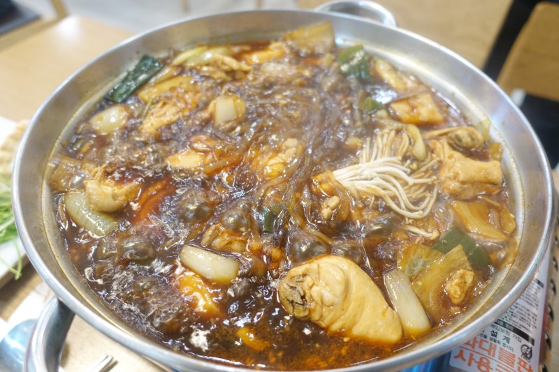 유명닭곰탕 이미지