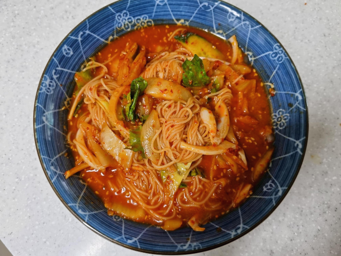  묵은지 넣은 국물있는 비빔국수(feat.내맘대로 부흥국수 따라하기)