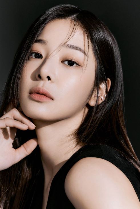  차갑고 세련된 외모 뒤 털털한 매력이 있는 인아공주 배우 설인아