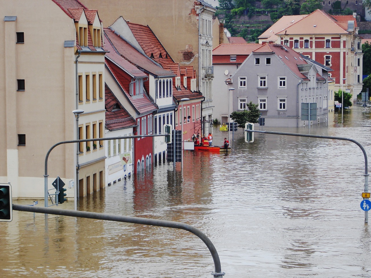 장마 홍수 물에잠긴 도시 사진