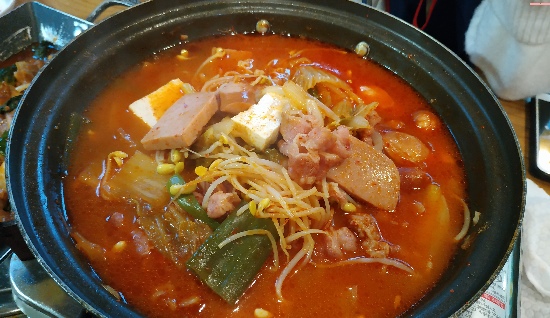  저녁식사로 딱 좋은 부대찌개 만들기