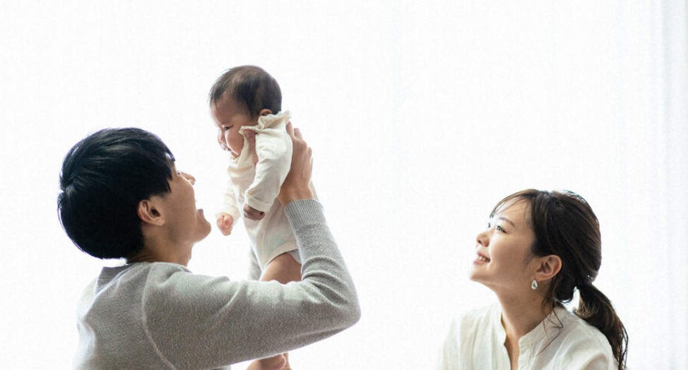  일본신문 [ 일본은 아이키우기(육아) 힘든 나라다 ] 30대 이하는 55%가 넘게 응답