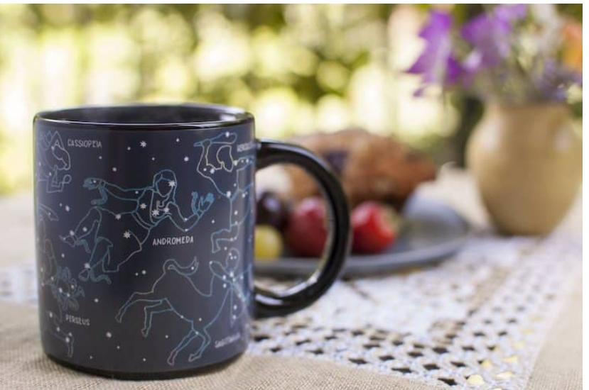 마법의 머그잔 VIDEO: These Magic Heat-Changing Mugs Are the Perfect Accessory for the Autumnal Season