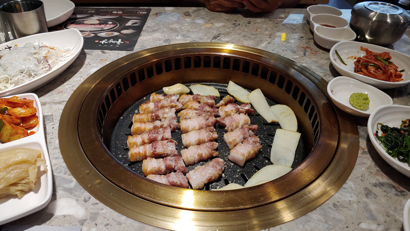  명동 삼겹살 맛집 두껍삼 명동직영점 맛있는 고기와 냉면
