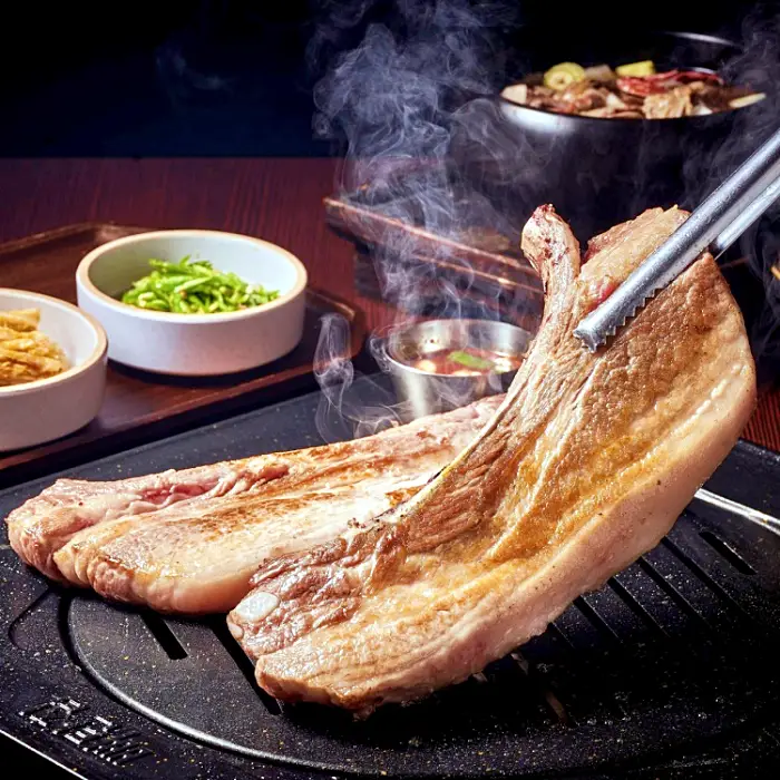 줄서는식당 경복궁역 서촌 맛집 20일 숙성 통뼈 삼겹살과 매운 직화 뼈구이 맛있는 곳 소개