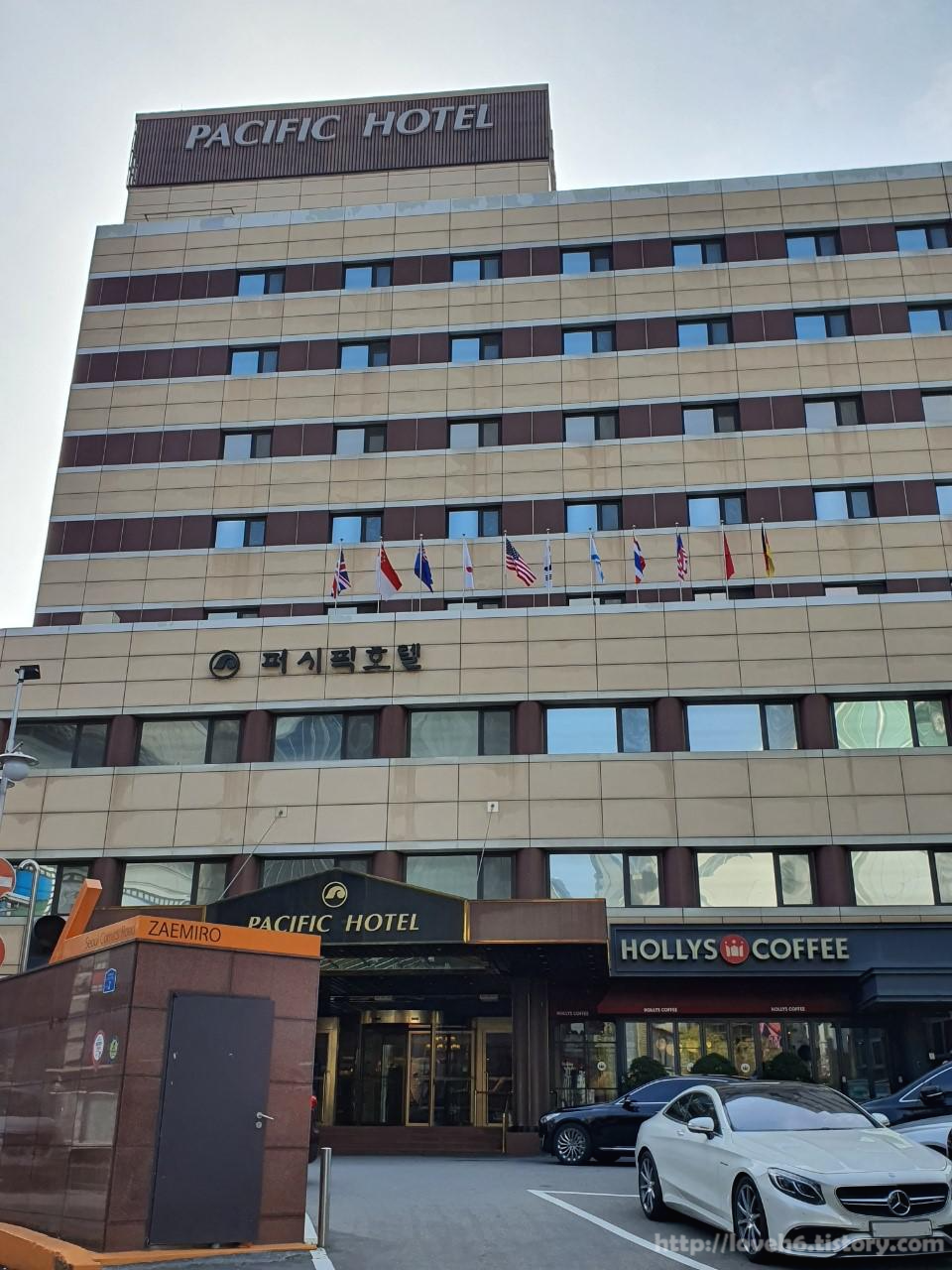 남산 Namsan/쭉 걸어가다보면 퍼시픽 호텔이 보입니다. 호텔 왼쪽길로 또 올라가면 됩니다