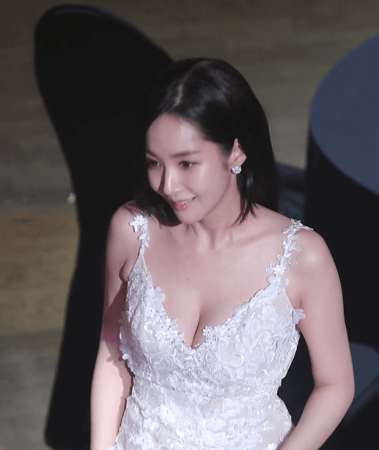  박민영 레전드 화이트 드레스 사진 움짤 gif