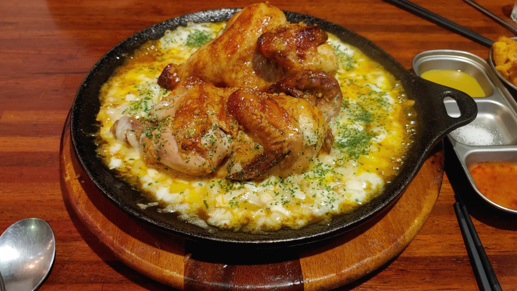  SNS에서 핫한 익선동 치즈&치킨 맛집, 국수찾아 닭만리