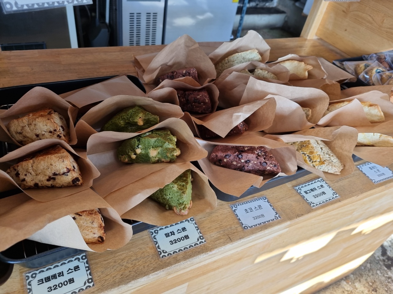  놀라운 크기의 스콘을 맛볼 수 있는 서울 스콘 맛집, 다과상사 스콘(효창공원역 스콘 추천)