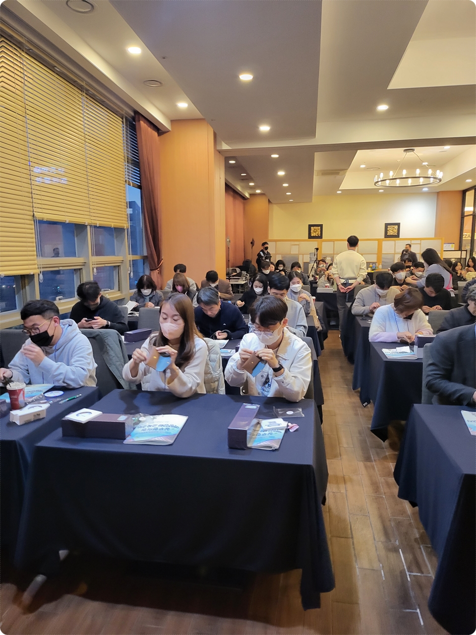  라한 호텔에서 진행한 3대 문화권 대구•경북 통합 협의체 실무협의원 역량강화 교육 2차 외부 출강 가죽 카드지갑 만들기 수강을 다녀 왔습니다. [포항 오유가죽공방]