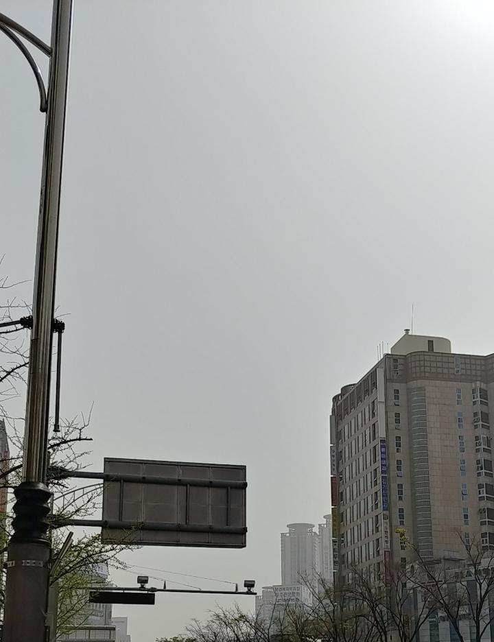  따뜻한 봄날이면 찾아오는 미세먼지 추운 겨울이 좋다.