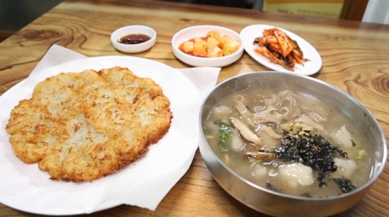 감자옹심이칼국수-감자전-동네한바퀴