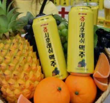  쥬시후레쉬 맥주. 컨셉은 호, 맛은 불호? 개성은 확실하군요.