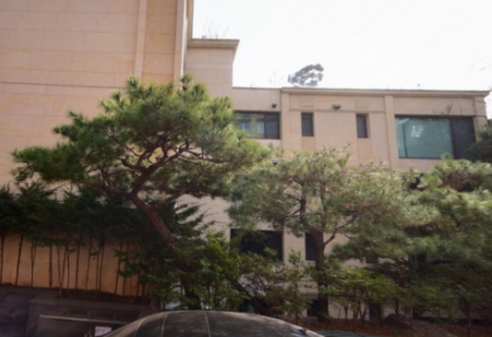 싸이 빌라 내부