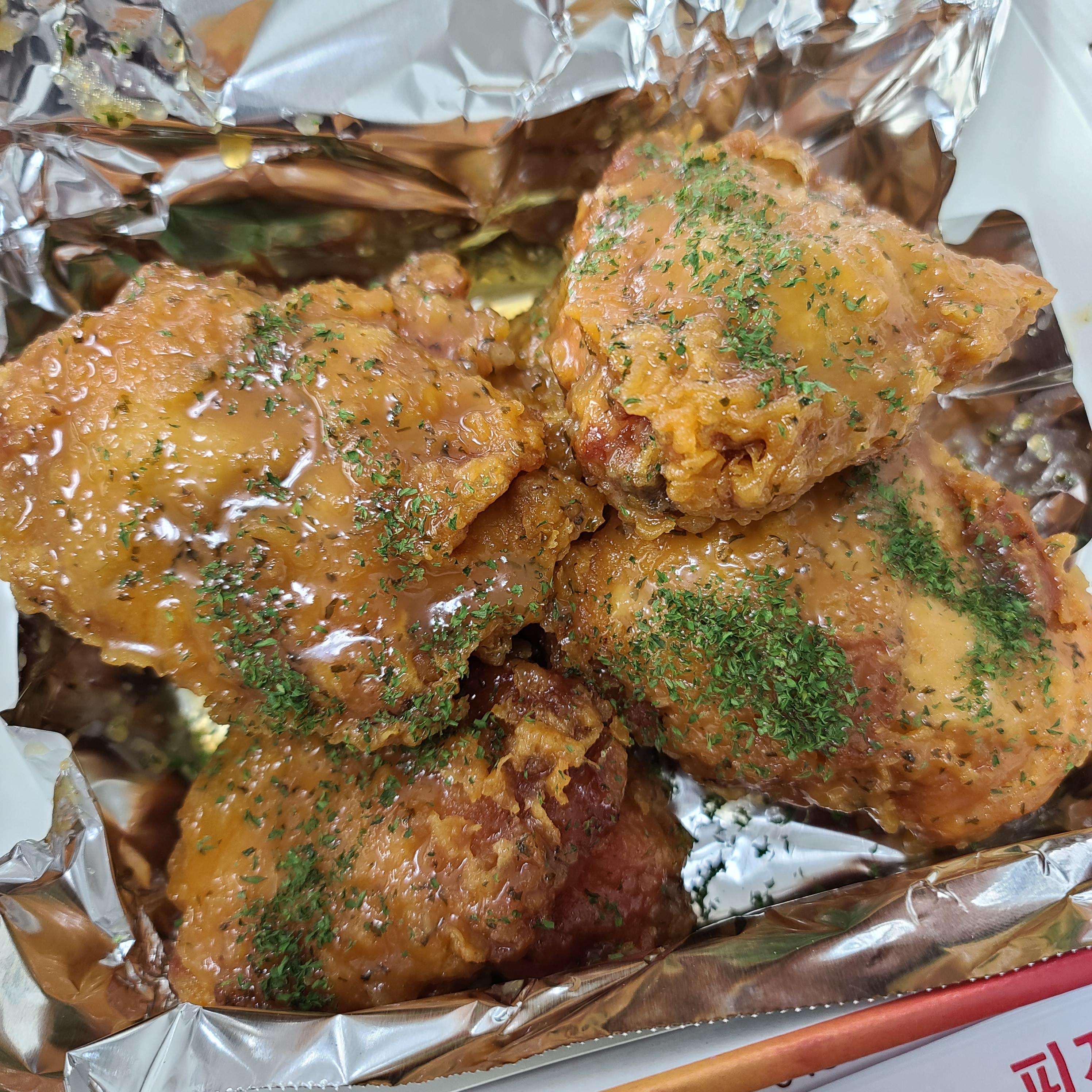  네고왕 비비큐 메이플 버터 갈릭 치킨 후기입니다.