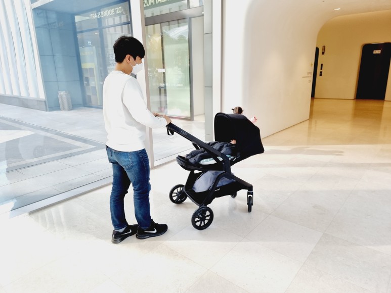 컴팩트한 시크 플립 디럭스 유모차, 오토 폴딩으로 7
