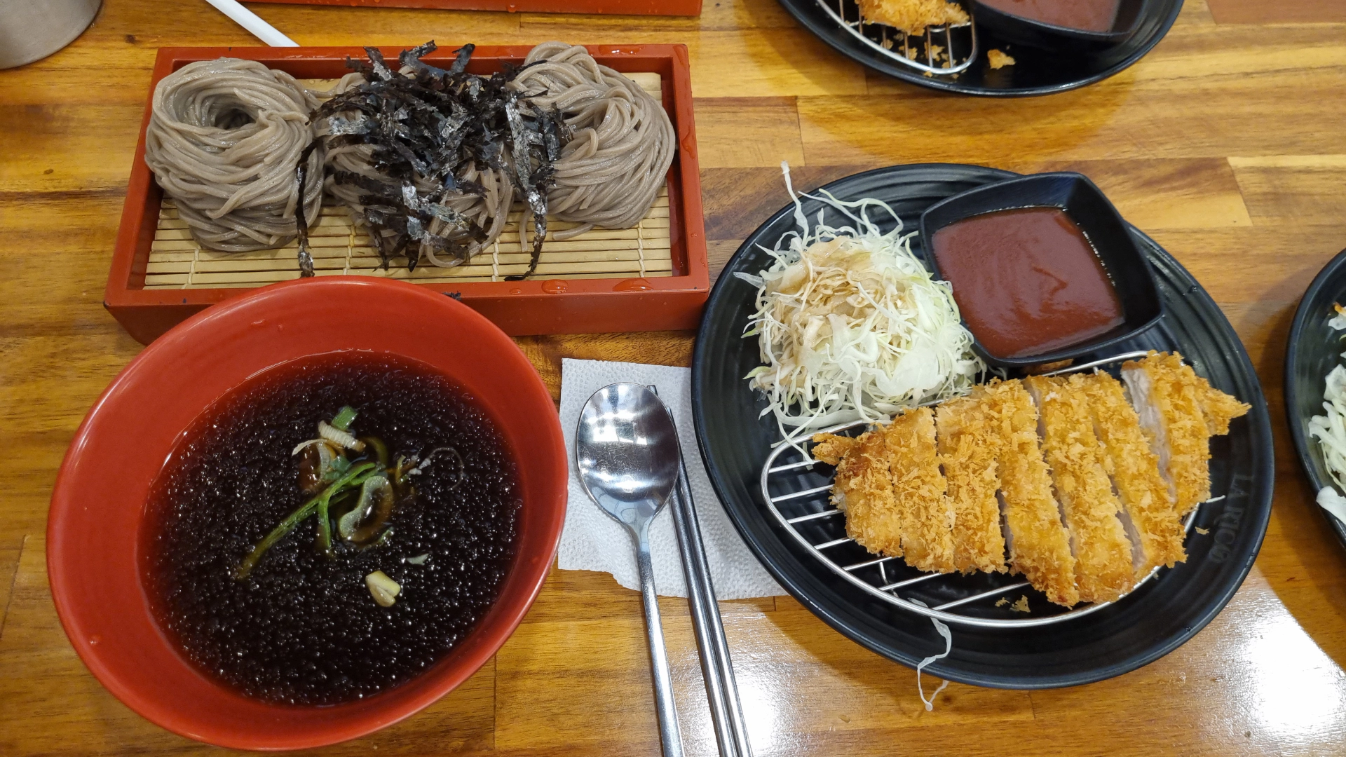 소바정식 세트를 보여주는 이미지