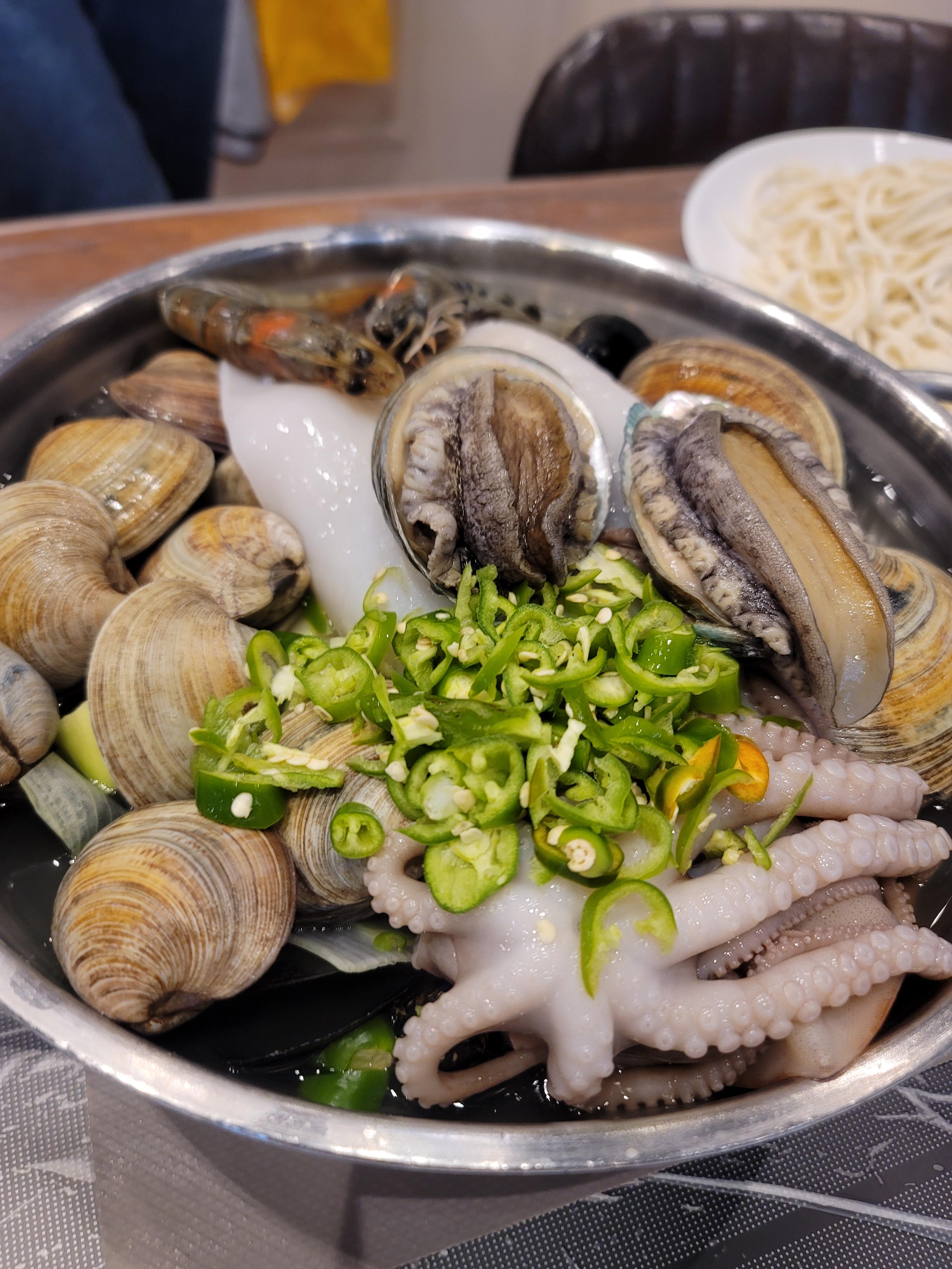  해물탕만큼 푸짐한 가성비갑 파주 칼국수 맛집