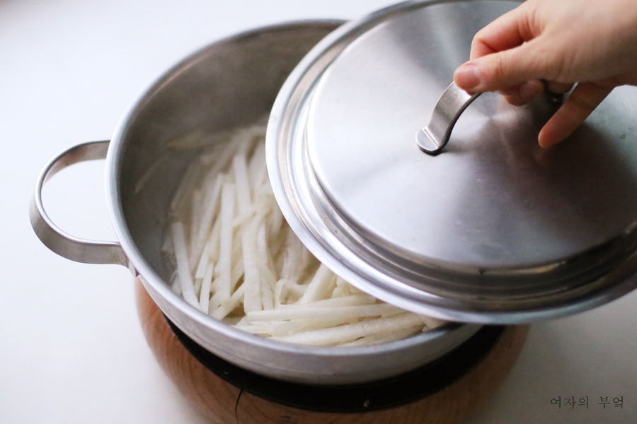 법 제철 무요리 반찬거리 꿀팁 무나물볶음 아기 무나물 만드는 17