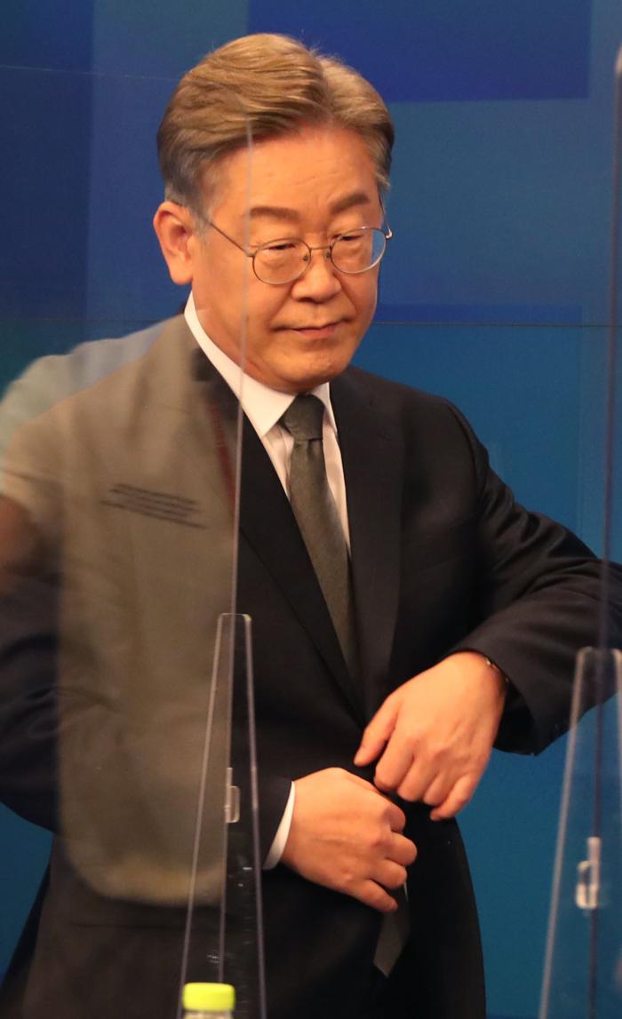 이재명 비서관 김현지 비전실세 사진(성남 괴문자 사건) 이재명 비서관 김현지 비전실세 사진(성남 괴문자 사건)