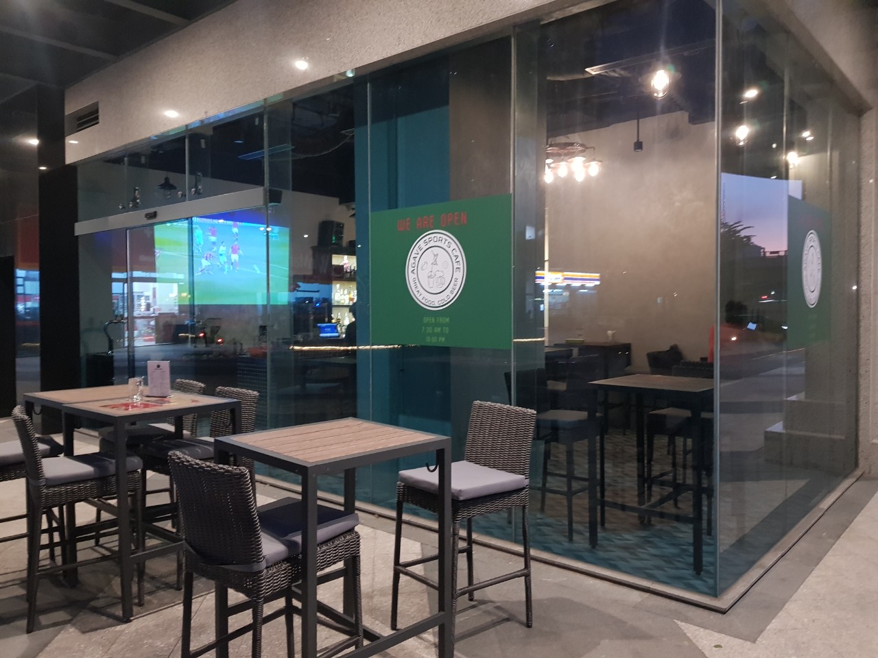 호치민 빈탄군 맥주펍 AGAVE SPORTS CAFE - 선와 펄 건물