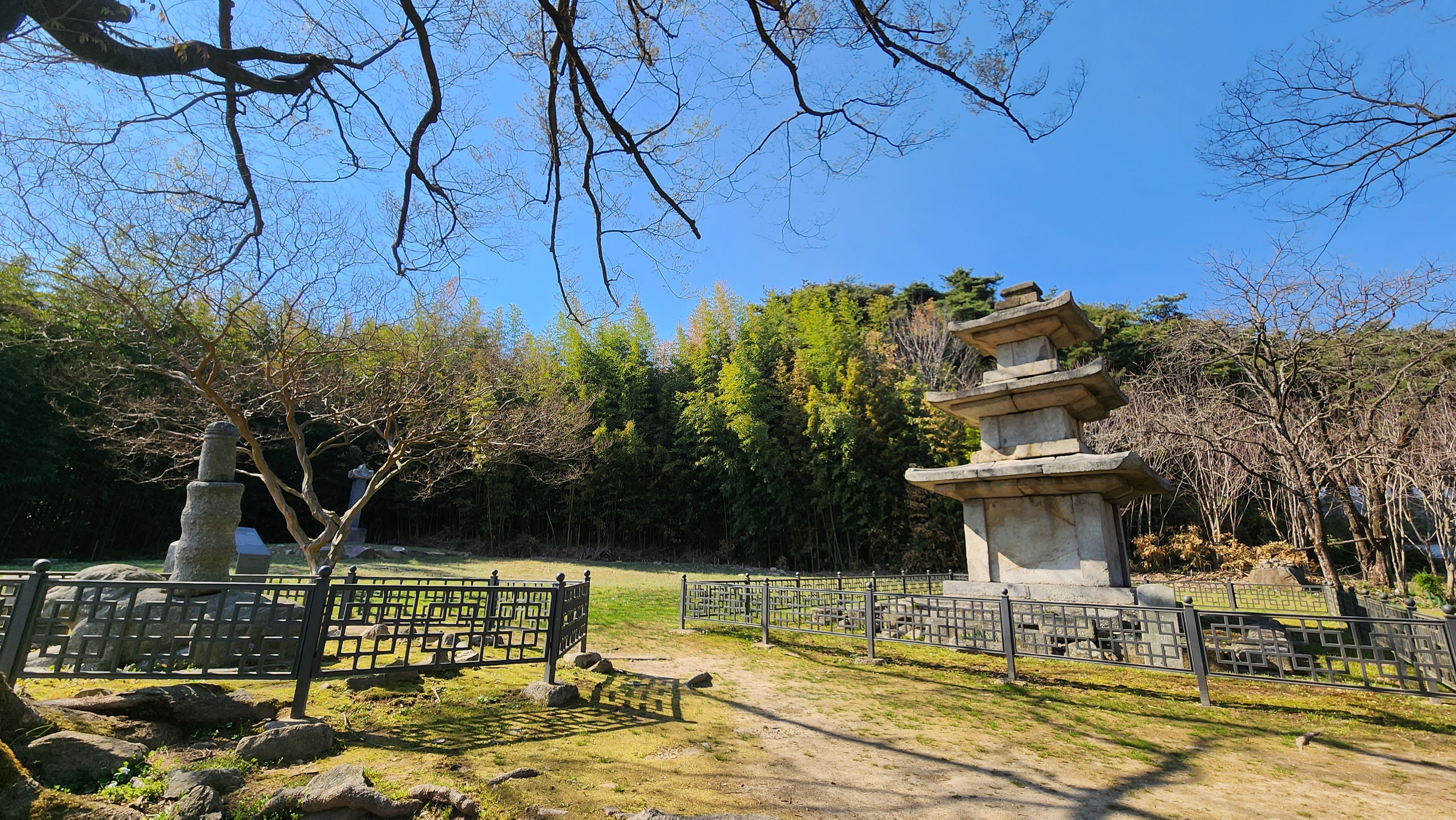 귀신사 석탑(石塔)과 석수(石獸)