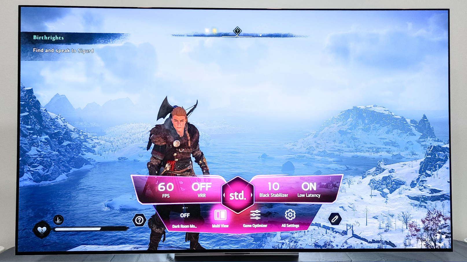 테이블 위에 전시된 LG G3 OLED TV