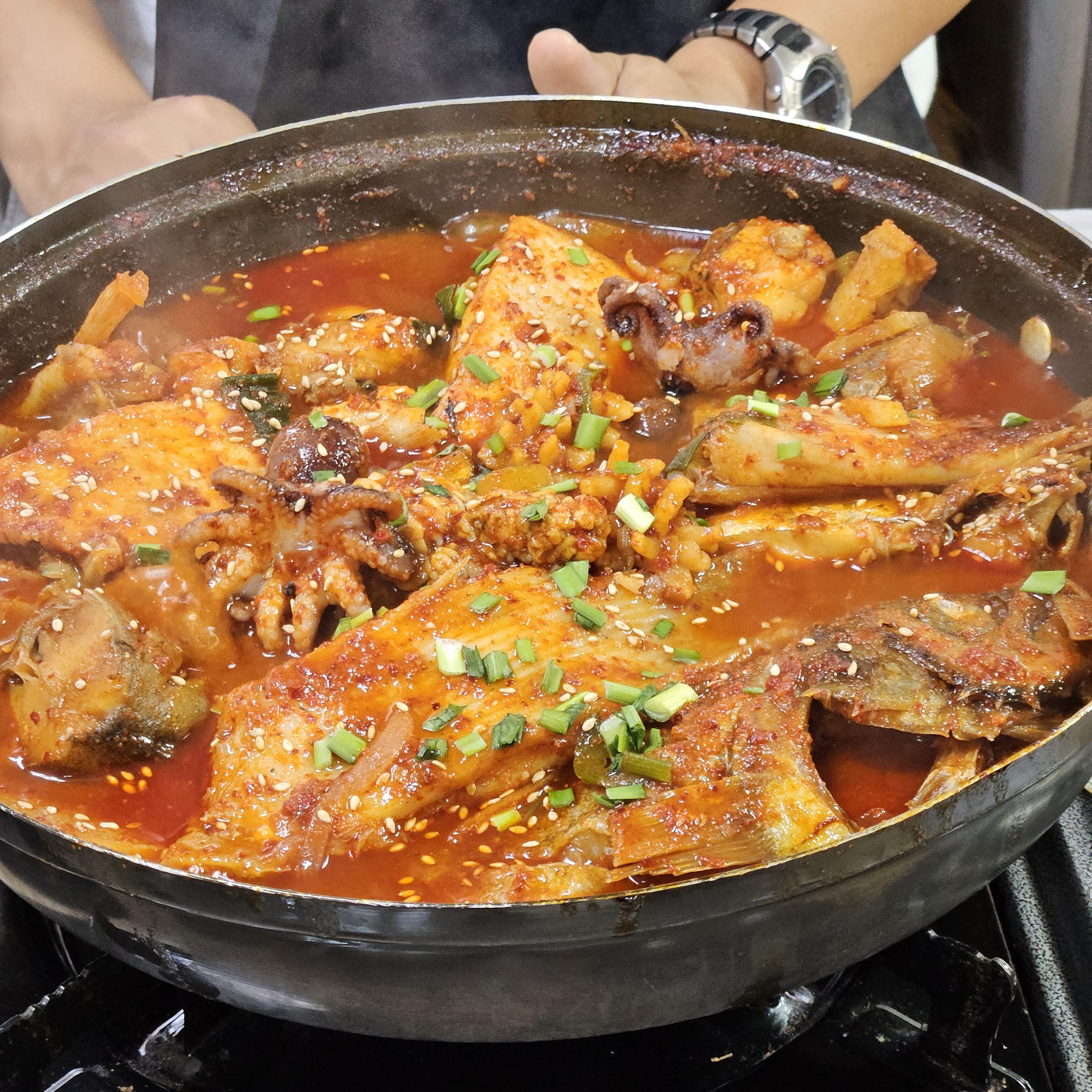  고성 이모네 식당 생선모듬조림  - 매콤달콤한 생선조림 맛집