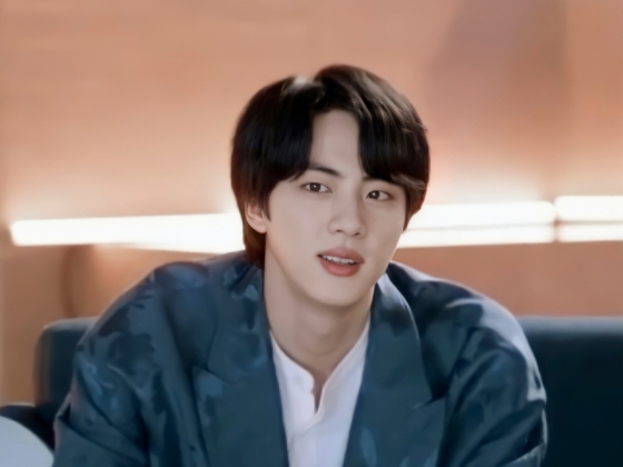  방탄소년단 진 "마스크 벗는 그 날, 웃으면서 서울에서 만나요" [사진]