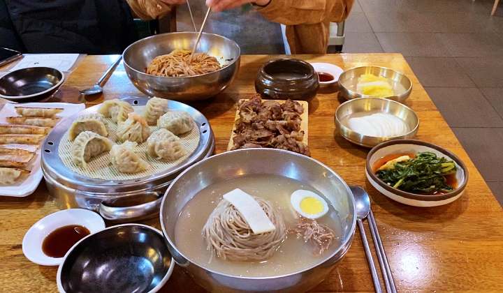 백반기행 박은영 편 메밀칼국수 메밀밥 봄동 겉절이 메밀 새우 교자 만두 관악 신림 맛집 소개