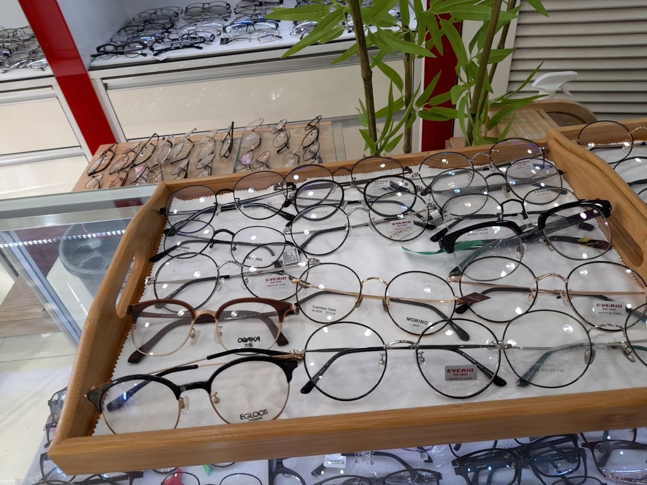 2개의 안경 - PC용 안경과 일상생활용 안경