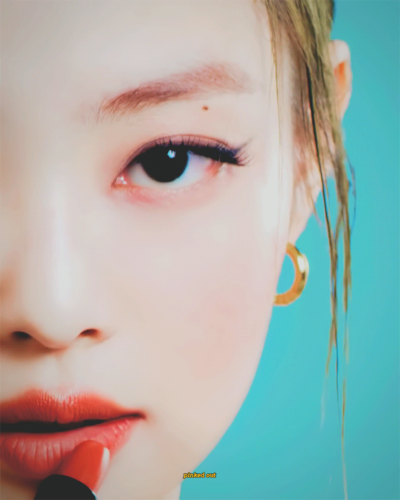  블랙핑크 제니 NEW 루즈홀릭 립스틱 화보 움짤 gif