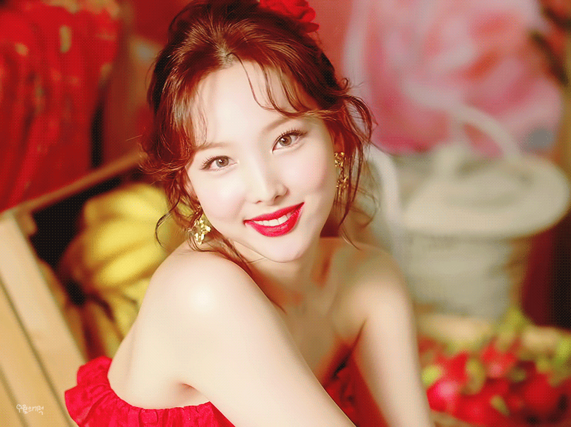  레드 스트랩 오프솔더 트와이스 나연 TWICE NAYEON 알콜프리 무대의상