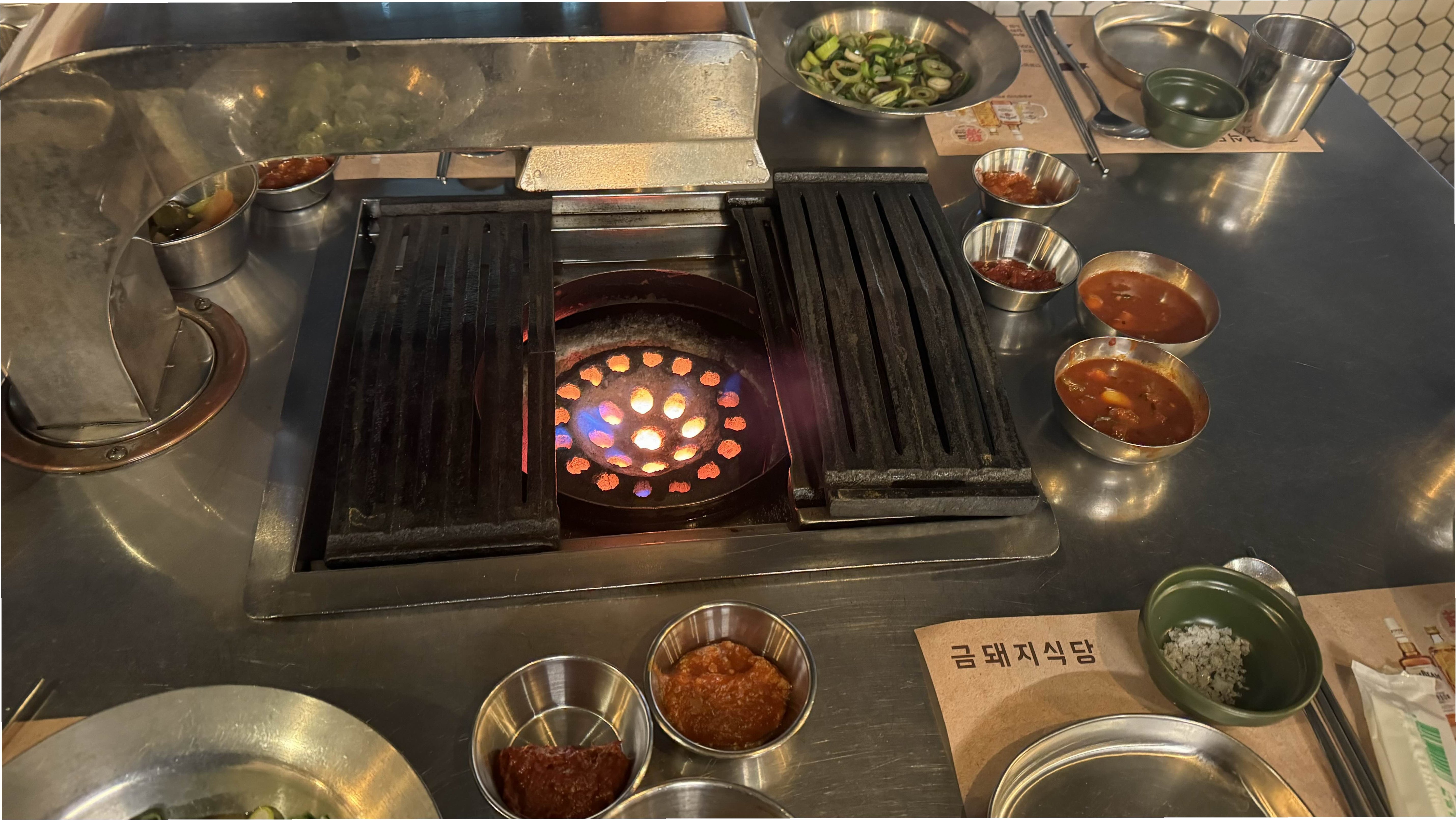 금돼지은돼지 이미지