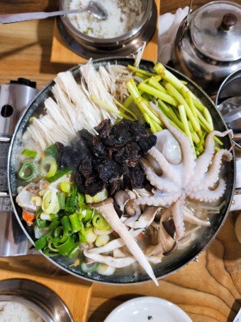 능이동태전골 동태내장전골