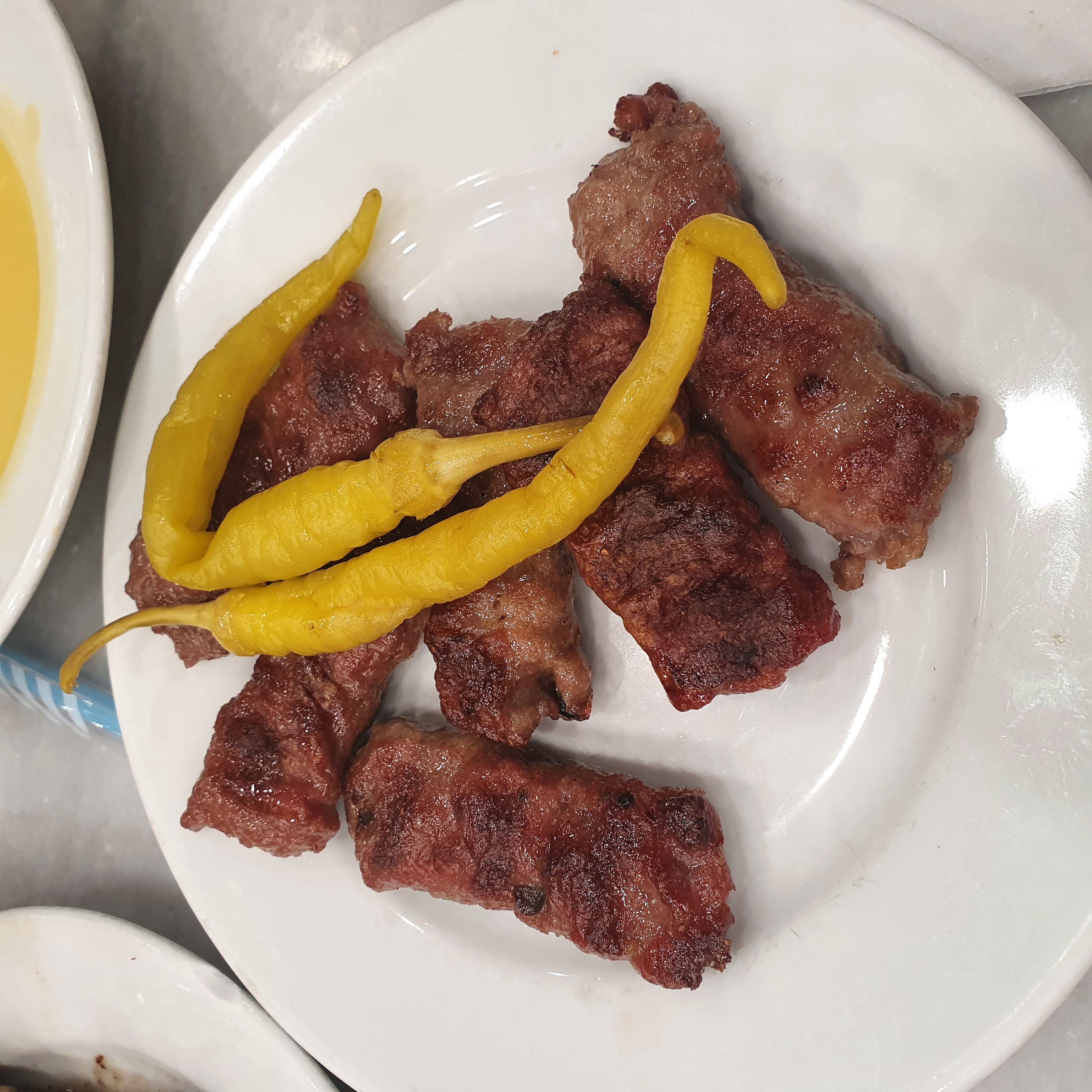 터키 이스탄불 여행 2 - 블루모스크 뷰 루프탑 바 백년넘은 현지 맛집 추천 밤 산책