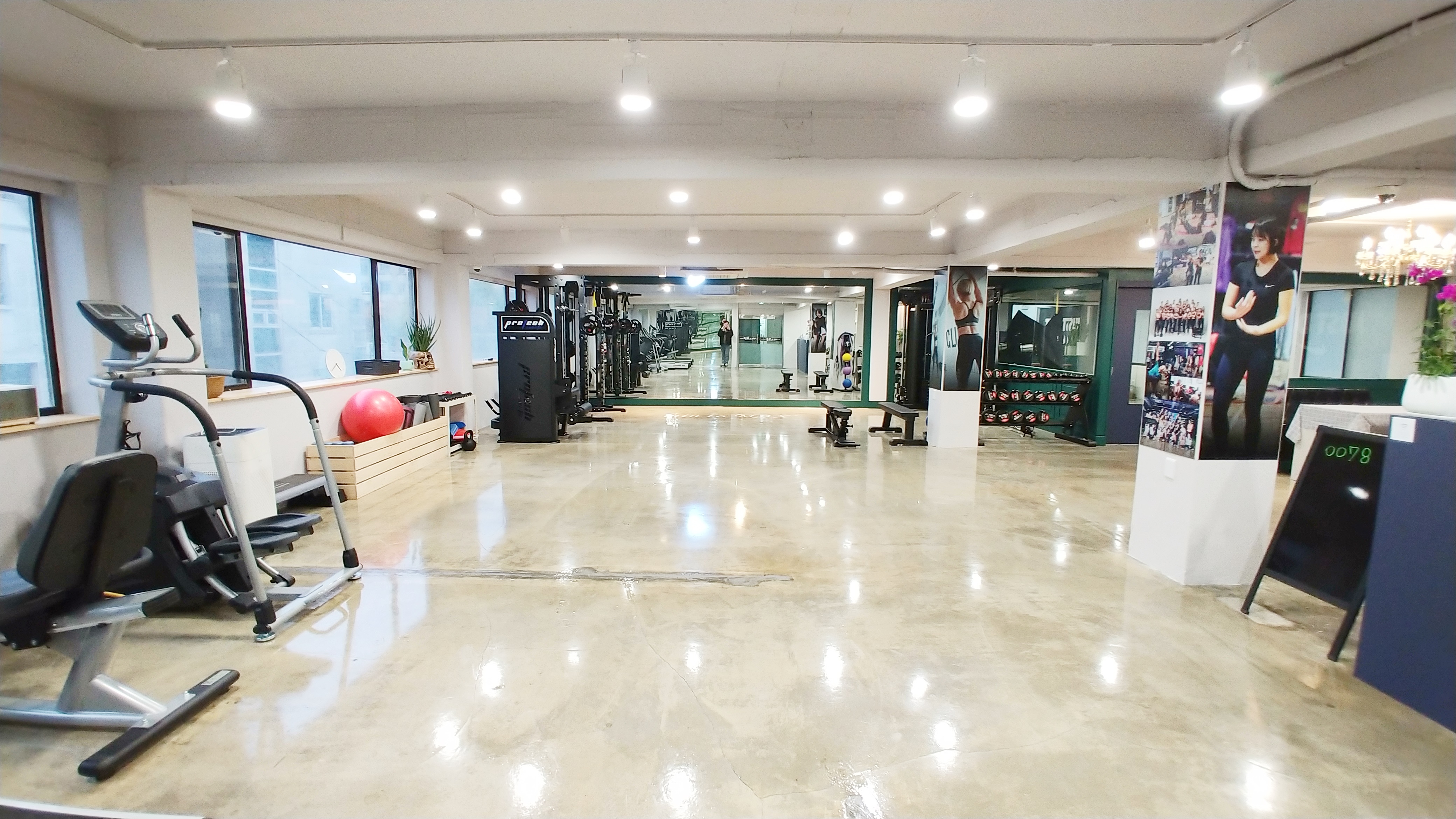 학동역 프라이빗 PT샵 필라테스 노출천장 3