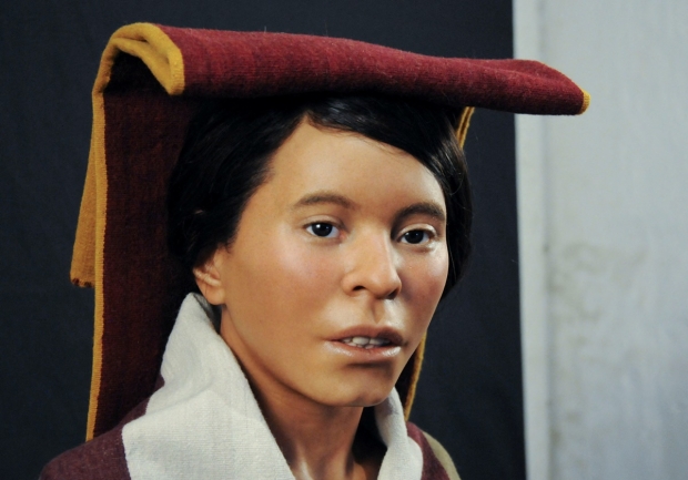 500년 전의 잉카 소녀 미라와&#44; 복원 후 모습