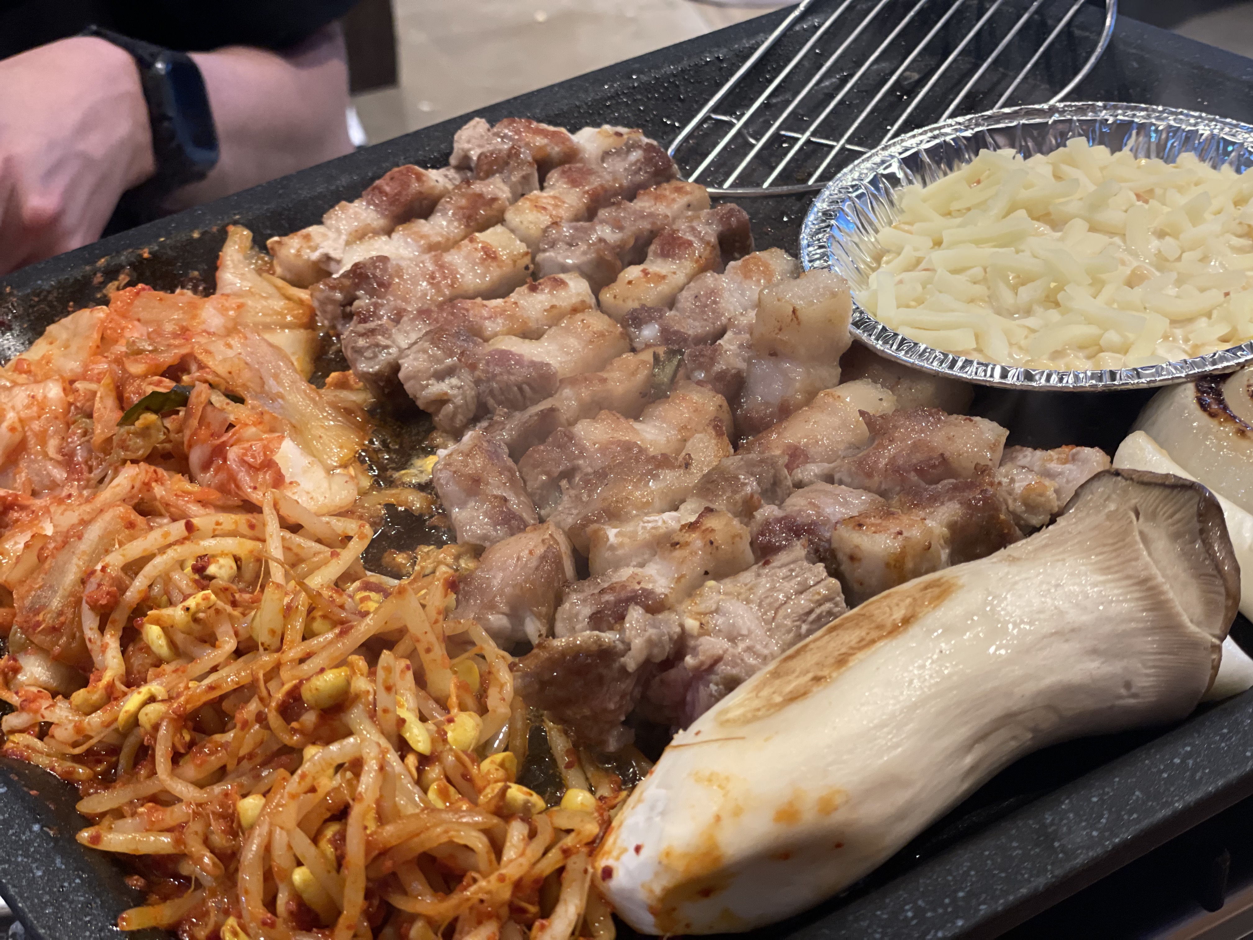  청주 가경동 꿀삼겹 세트 1인 16000원