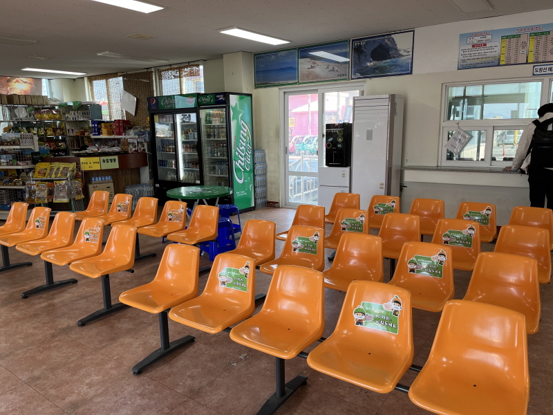 제주 우도 천진항 매표소 내부
