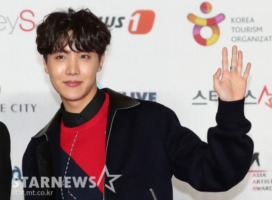  방탄소년단 제이홉, 인형공개에 글로벌 아미 감동, 왜?
