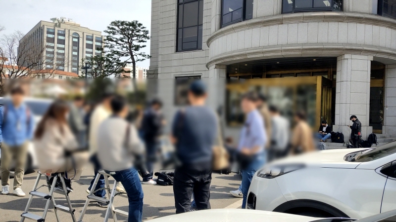  길바닥이 곧 기자실이 되기도 하는 영상기자생활