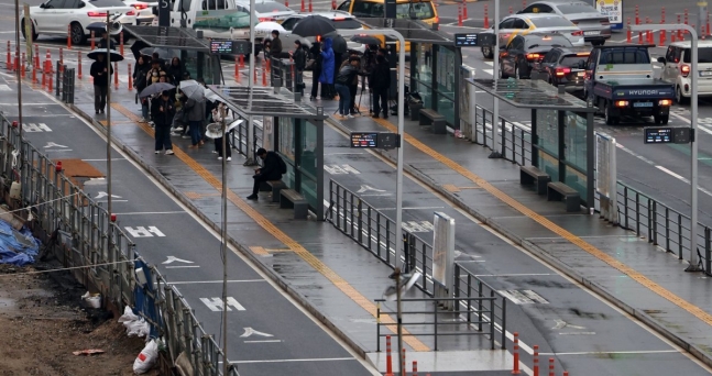 서울버스파업으로 인해 한산해진 서울버스환승센터 사진