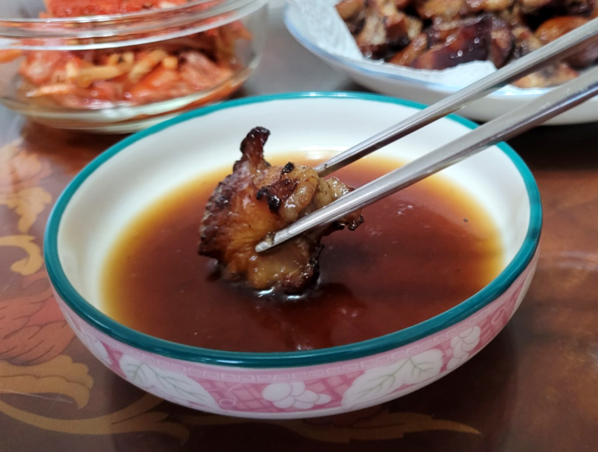 구운 도래창 시식하기