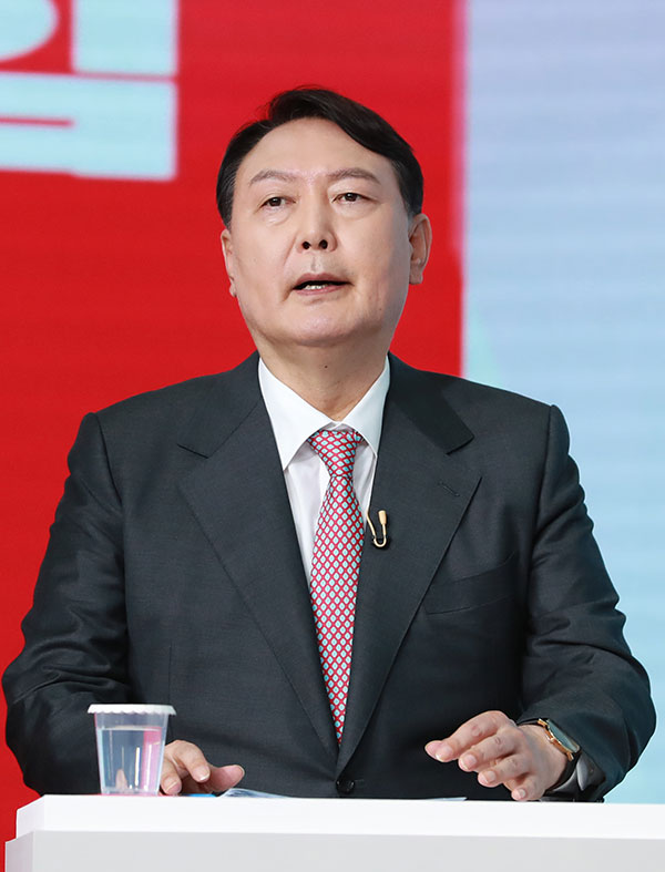  윤석열, 그는 다른 세상 사람 같다